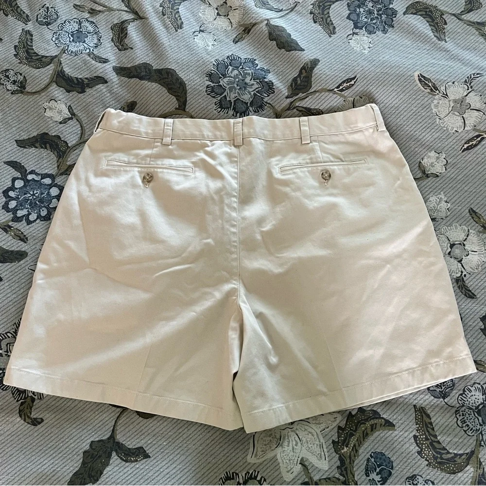 L.L. Bean Men’s Cream Khaki Comfort Waist Chino Shorts, Size 38 - Picture 2 of 9